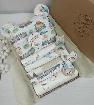 Набор для новорожденного: 5 пеленок, подушка и игрушки a.l.babybox Паровозик Белый