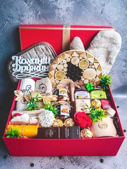 Оригинальный и изысканный подарочный бокс для любимой жены, для мамы для бабушки на день рождения на 8 марта