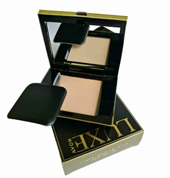 Компактна пудра Avon Luxe, Light Medium Silk, (Легкий Середній Шовк) 10 гр