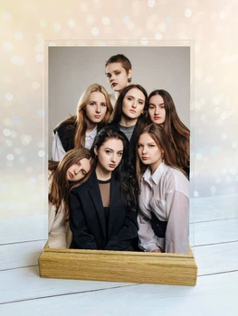 Большая акриловая фотография на деревянной подставке (20х30 см, вертикальная)
