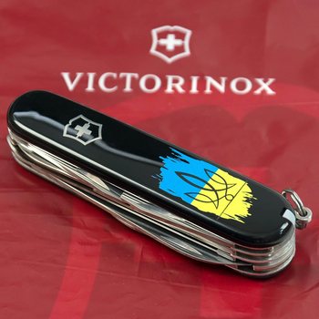 Складаний ніж Victorinox HUNTSMAN UKRAINE Тризуб фігурний на фоні прапора 1.3713.3_T1026u