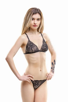 Комплект женский кружевной бюстгальтер с мягкой чашкой и стринги Felisiya Lingerie Черный 2004+204-170сер S