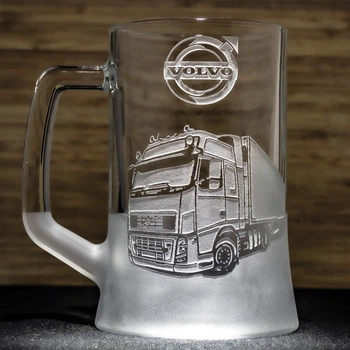 Подарок водителю грузовика - дайльнобойщику - Бокал для пива с гравировкой VOLVO фура с полуприцепом Вольво