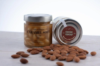 Карамель Honeycake мʼяка ванільна з цільними ядрами мигдаля