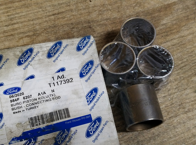 Втулка шатуна комплект FORD 984F6207A1A FORD TRANSIT 2.5DI 86->