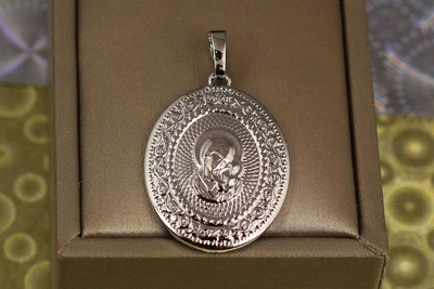 Ладанка Xuping Jewelry овальна Марія з немовлям 2,8 см срібляста