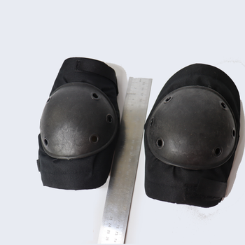 Чорного кольору універсального розміру налокітників наколінників комплект та військових