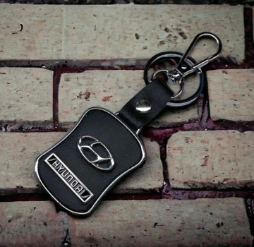 Брелок металевий зі вставками шкіри, карабін та кільце з логотипом авто Hyundai