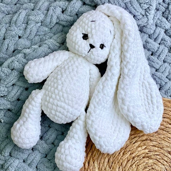 Вязаная игрушка Зайчик плюшевый, ручная работа Белый