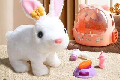 Интерактивная детская игрушка белый зайчик в домике – рюкзаке с аксессуарами для детей от 3 лет