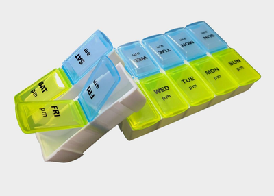 Таблетница органайзер для таблеток на неделю 2 приема в день 14 ячеек утро и вечер со съемными боксами желто-голубая