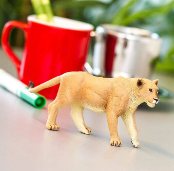 Фигурка Львица Safari Ltd 290329