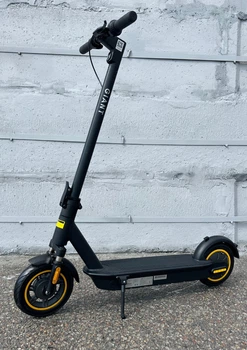 Электросамокат GIANT T5 Max 18Ah 600W черный + APP | раскладной, с передним усиленным амортизатором (модель 2025 года)