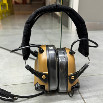 Навушники тактичні Earmor M32X MOD4, активні, з кріпленням на шолом та оголов'ям, колір Койот (коричневий)
