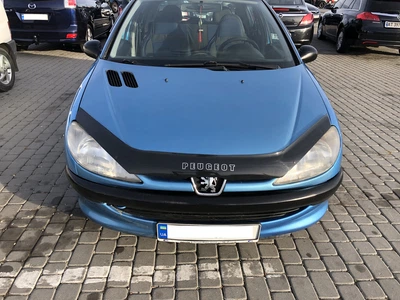 Дефлектор капота (мухобойка) VIP-TUNING для Peugeot 206 1998+