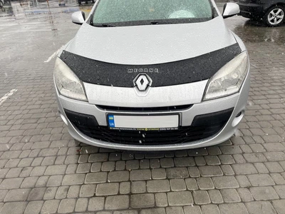 Дефлектор капота (мухобойка) VIP-TUNING для Renault Megane III 2008+ (довга)