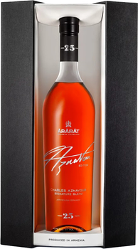Бренди ARARAT Charles Aznavour Signature Blend 25 лет выдержки 0.75 л. 40% в подарочной упаковке (4850001005032)