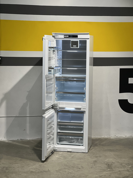 Вбудований холодильник Miele KFN 7795 D Б/В