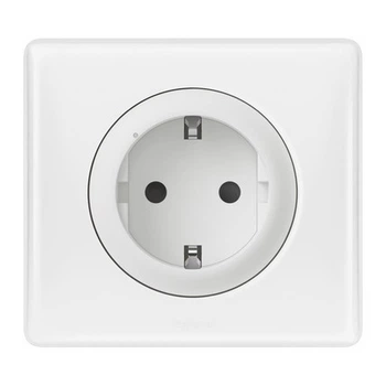Розумна розетка Legrand (064830)