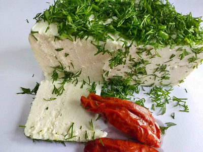 Сир Осетинський з зеленю Козацьке подвір'я вакуум 1 кг