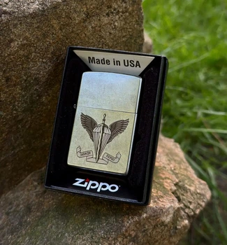 Запальничка Zippo з індивідуальним гравіюванням подарункова з написом на замовлення іменна латунна в подарунок військовому (205 CLASSIC street chrome)