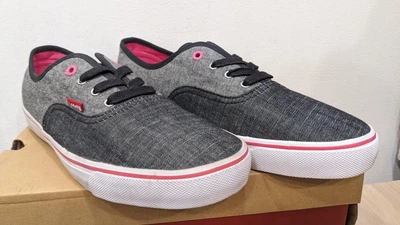 Кеди Levi's Monterrey Chambray 2-Tone Color: Black/Charcoal/Fuchsia US10 EU42 27CM