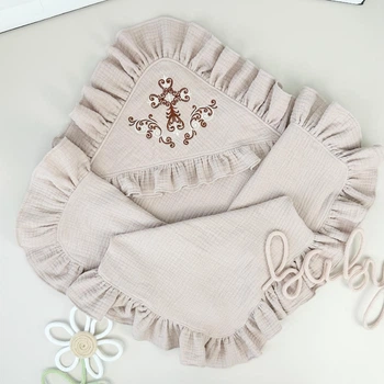 Крыжма с вышивкой из муслина Family Tradition унисекс 100х100 см светло-бежевый Карамелька