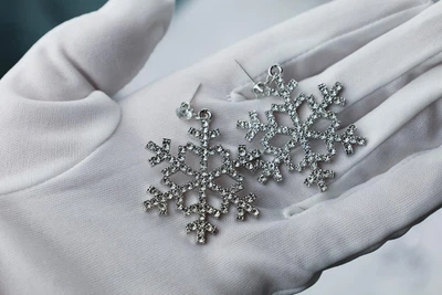 Серьги женские стразы снежинки