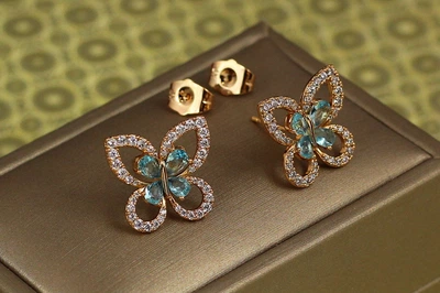 Серьги гвоздики Xuping Jewelry бабочка с голубым камнем 1,6 см золотистые