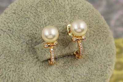 Серьги Xuping Jewelry чупик с жемчугом 1,6 см золотистые