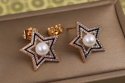Серьги гвоздики Xuping Jewelry звезда с жемчужиной 2 см золотистые