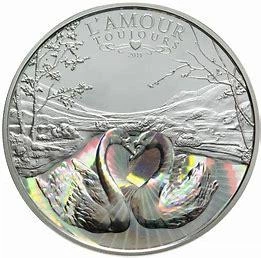 Монета Любовь навсегда Два лебедя 1000 франков Камерун 2011 год