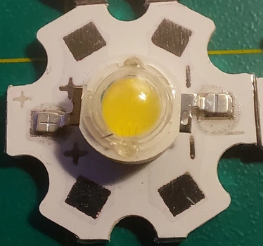 Сверхяркий светодиод на подложке led 5w 3.2-3.6v белый теплый 3000-3500K