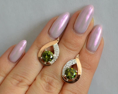 Серебряные серьги Silverstyle с золотыми накладками 144с, цвет камня - олива