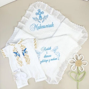 Крестильный набор для мальчика Family Tradition муслин с вышивкой белый Птичка Божия