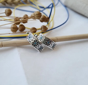 Серебряные серёжки серьги Вышиванка с голубыми камнями черненое серебро 925 5016ч 3.80г