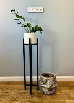 Подставка под вазон 90 см из натурального дерева черного цвета WoodDecor