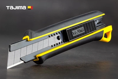 Ніж будівельний сегментний TAJIMA 680 J посилений 22 мм автоматичний фіксатор 1101-2464