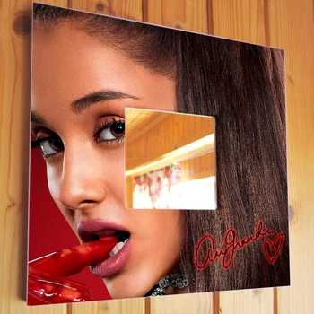 Декоративное зеркало "Певица Ариана Гранде. Ariana Grande" для фанатов, поп музыка, украшение интерьера в спальню, кафе, караоке