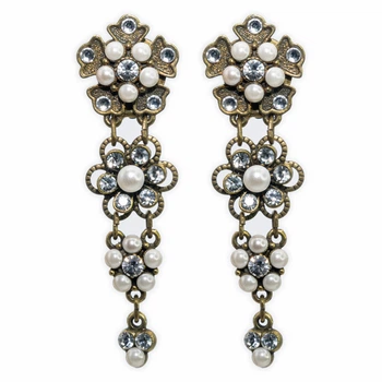 Серьги-клипсы "Жемчужное сияние" с жемчужинами и кристаллами Swarovski от Michal Negrin