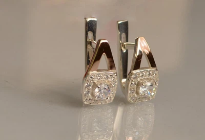 Серебряные серьги Silverstyle с пластинами из золота 032с, цвет камня белый
