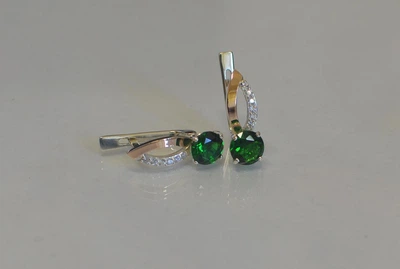 Серебряные серьги Silverstyle с золотыми накладками 062с, цвет камня зеленый