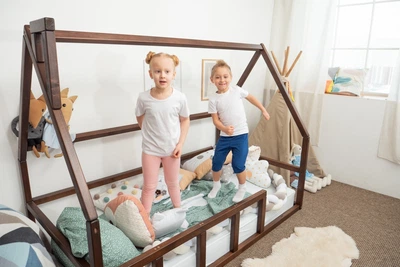 Детская кровать домик Монтессори BUSY WOOD напольная Модель 1 200х160 см темное дерево