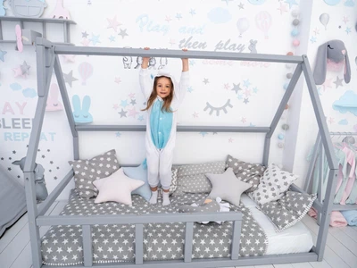 Детская кровать домик Монтессори BUSY WOOD напольная Модель 1 200х160 см серый