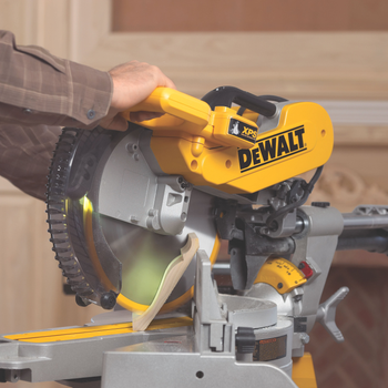 Циркулярна пила DeWalt DWS780-QS