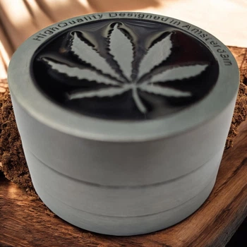 Гриндер для подрібнення тютюну Grinder Hemp Leaf Silver Black