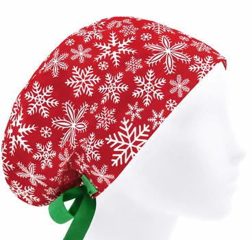 Медицинская шапочка женская HeadwearUniverse универсальная принт снежинки на красном