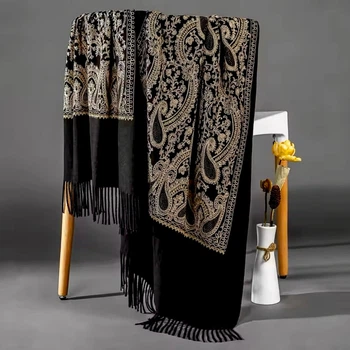 Теплый палантин Boutique embroidery кашемировый с вышивкой 190х72см Черный