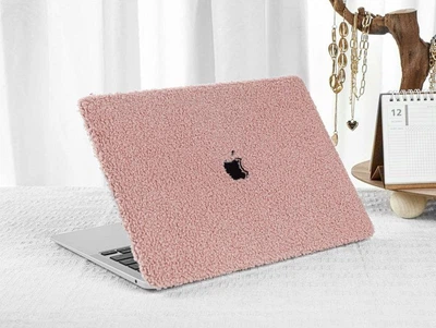Плюшевый защитный чехол-накладка Macbook Air 15.3" M2 A2941 (2023г) / M3 (2024г) A3114 / M4 (2024г) A3241 Розовый