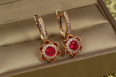 Серьги Xuping Jewelry Витраж с малиновыми камнями 2,4 см золотистые